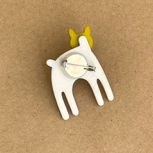 Load image into Gallery viewer, Scandi Brooch - spotty cat
