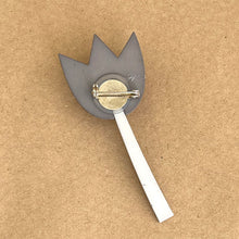 Load image into Gallery viewer, Scandi Brooch - grey tulip

