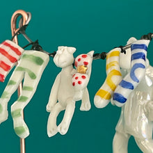 Load image into Gallery viewer, Ceramic sculpture - washing line
