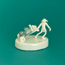 Load image into Gallery viewer, Ceramic sculpture - lady golfer
