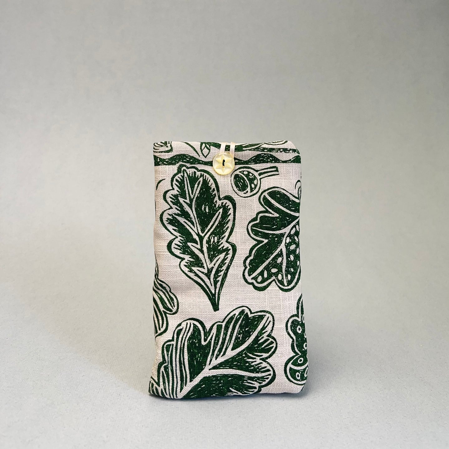 Linen glasses case - green oak leaves