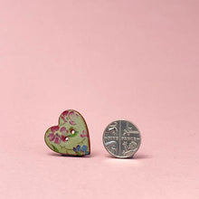 Load image into Gallery viewer, Porcelain button pair - heart
