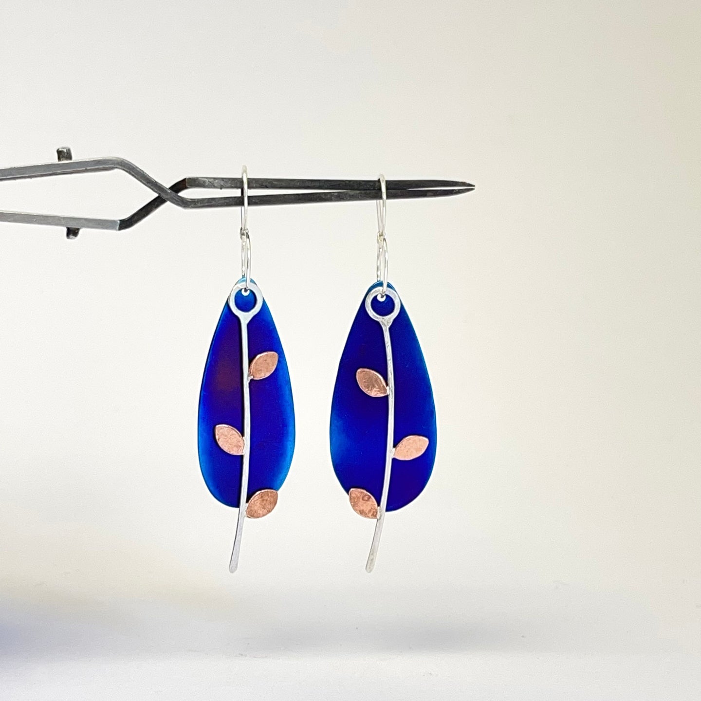 Titanium & Silver drop earrings g