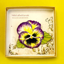 Load image into Gallery viewer, Pansy purple Brooch
