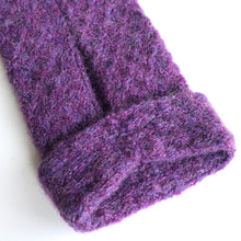 Load image into Gallery viewer, Lambswool wrist mitts 9
