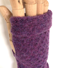 Load image into Gallery viewer, Lambswool wrist mitts 9
