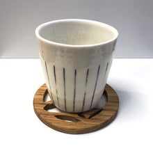 Load image into Gallery viewer, Oak fretwork coaster - robin
