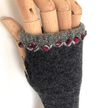 Load image into Gallery viewer, Lambswool wrist mitts 4
