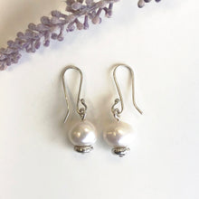Load image into Gallery viewer, Pearl drop earrings - ivory
