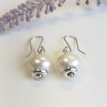 Load image into Gallery viewer, Pearl drop earrings - ivory
