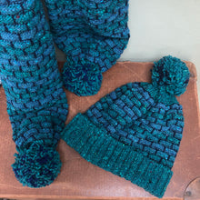 Load image into Gallery viewer, Pom Pom hat - teal
