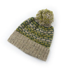 Load image into Gallery viewer, Pom Pom hat - green

