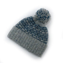 Load image into Gallery viewer, Pom Pom hat - blue
