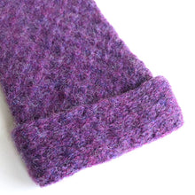 Load image into Gallery viewer, Lambswool wrist mitts 9
