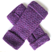 Load image into Gallery viewer, Lambswool wrist mitts 9
