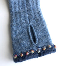 Load image into Gallery viewer, Lambswool wrist mitts 7
