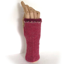 Load image into Gallery viewer, Lambswool wrist mitts 6
