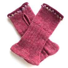 Load image into Gallery viewer, Lambswool wrist mitts 6
