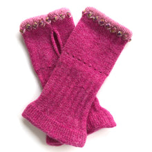 Load image into Gallery viewer, Lambswool wrist mitts 5
