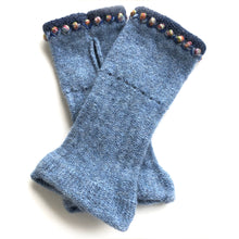 Load image into Gallery viewer, Lambswool wrist mitts 7
