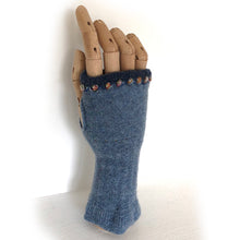Load image into Gallery viewer, Lambswool wrist mitts 7
