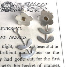 Load image into Gallery viewer, Silver flower with stem earrings
