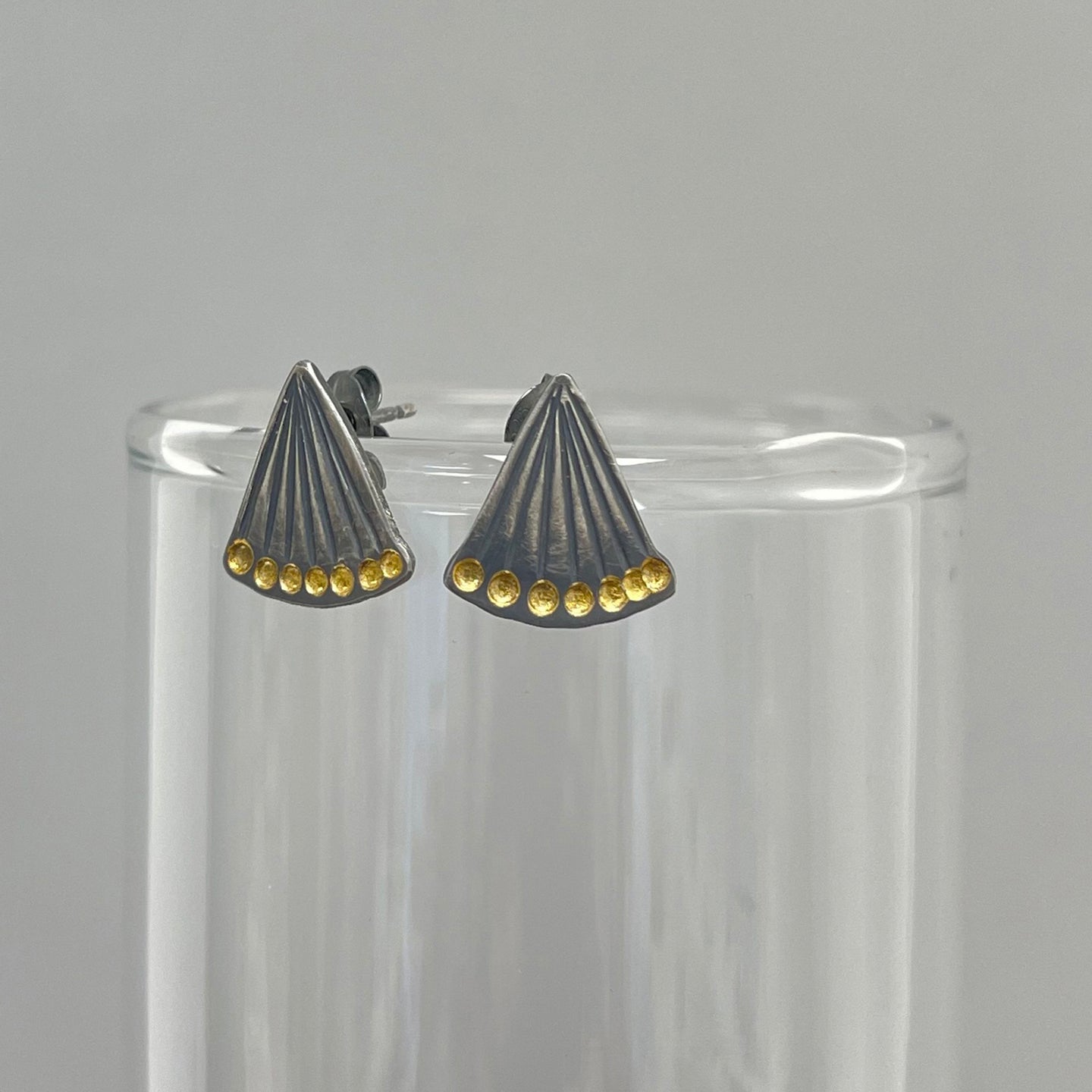Fan stud earrings