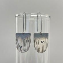 Load image into Gallery viewer, Silver grasses drop earrings
