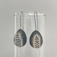 Load image into Gallery viewer, Silver leaf drop earrings
