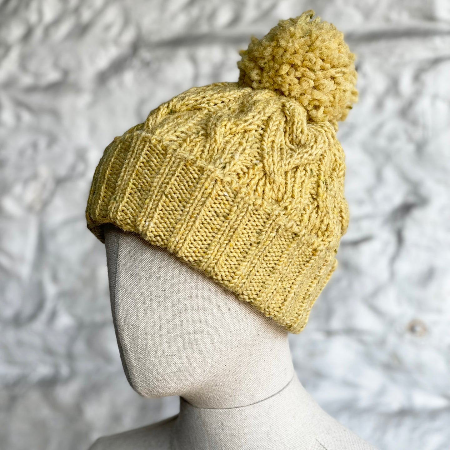 Classic cable pom pom hat - mustard