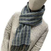 Load image into Gallery viewer, Merino lambswool woven scarf 1
