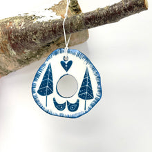 Load image into Gallery viewer, Porcelain Decoration - heart and birds
