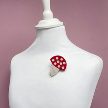 Load image into Gallery viewer, Felt brooch - toadstool
