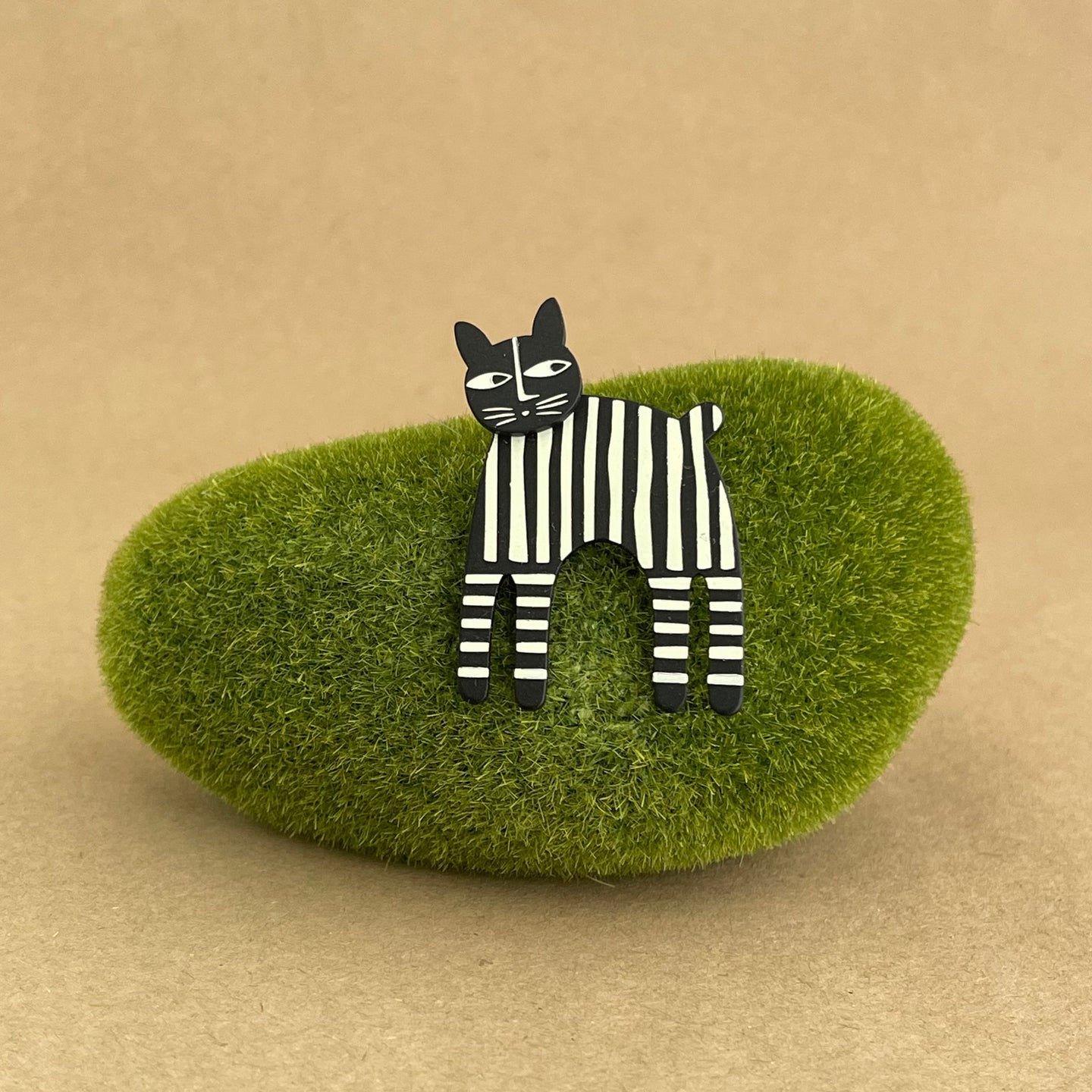 Scandi Brooch - stripey cat
