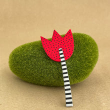 Load image into Gallery viewer, Scandi Brooch - red tulip
