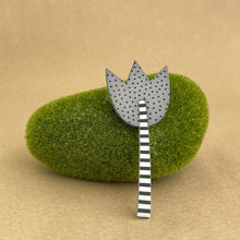 Load image into Gallery viewer, Scandi Brooch - grey tulip

