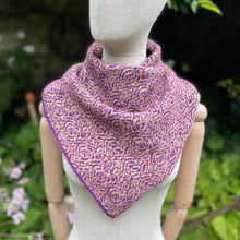 Load image into Gallery viewer, Triangular snood - 7
